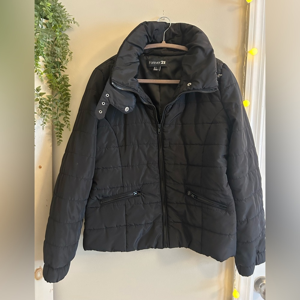 Forever 21 Women's Black Puffer Jacket Size Large